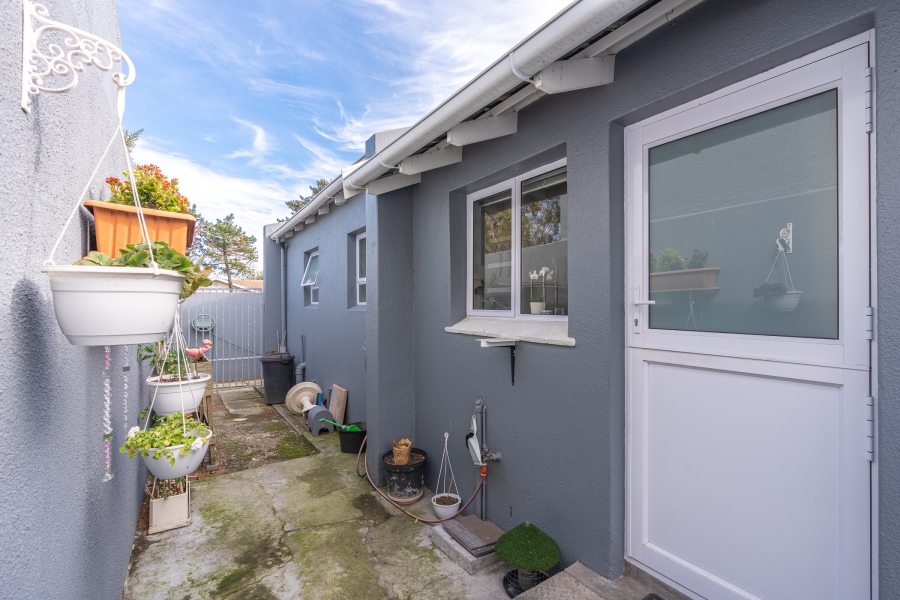 4 Bedroom Property for Sale in Edgemead Western Cape